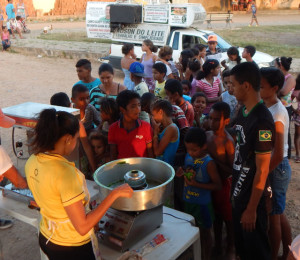 A criançada fez a festa com o algodão doce