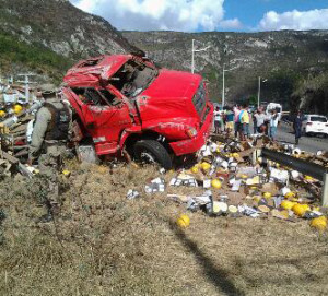 Veículo capotou na entrada de Jacobina, na Bahia 