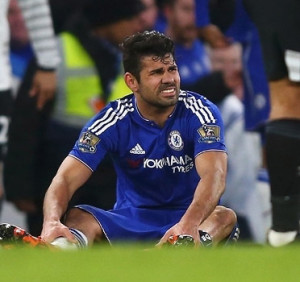 Diego Costa deixa campo durante jogo