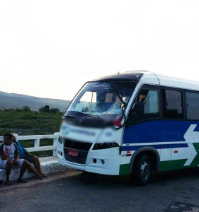 Veículo teve para brisa quebrado 