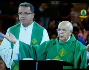 Pe Raimundo na Missa em Aparecida 