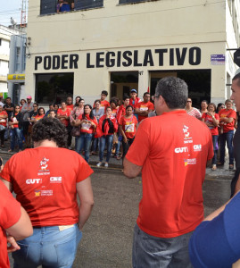 Professores decidem encerrar a greve