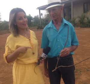 Senhor Pedro Vieira, descobre água com um graveto 