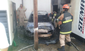 Corpo de Bombeiros no local 