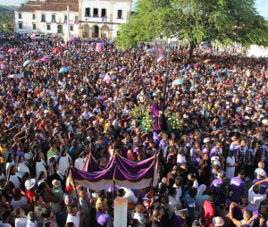 Festa costuma reunir milhares de pessoas