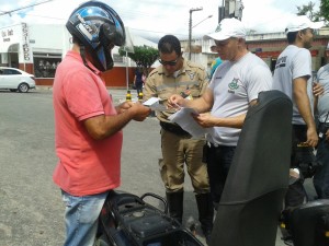 GCM Moraes pondo em prática as noções de ficalização