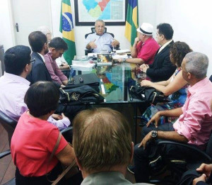 Imortais reunidos com o governador Jackson Barreto