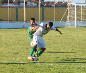 Com um a menos, o esmeraldino consegui manter o empate