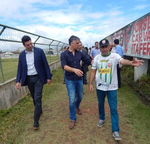 Ministro conheceu as instalações do Estádio Barretão