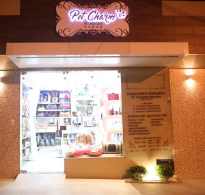 A Pet Charm Vet Boutique está localizada na rua Hipólito Santos, 75, próximo a OSAF