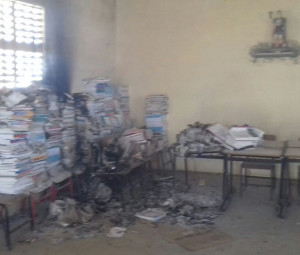 Livros queimados da igreja Santa Cruz de Santo Expedito (Foto: 3°BPM)