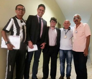 Representantes dos usuários do Ipesaúde e diretor da autarquia (Foto: Hermógenes Andrade)