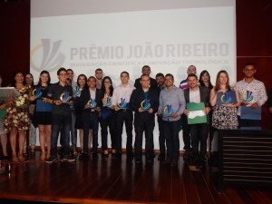 Foto coletiva com todos os premiados