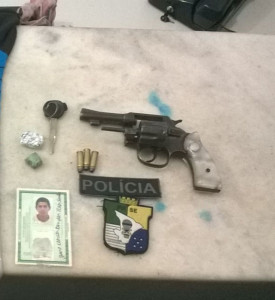 Objetos encontrados no momento da ação policial