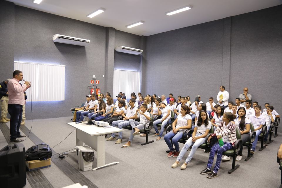 Estudantes da Escola Carvalho Neto