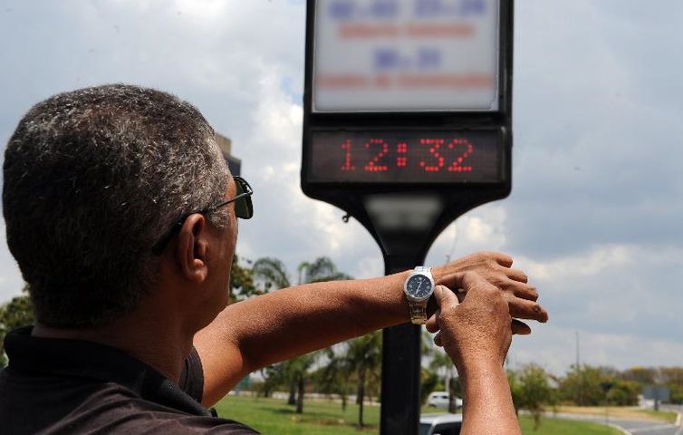 Horário de verão começará no dia 18 de novembro - Arquivo/Agência Brasil