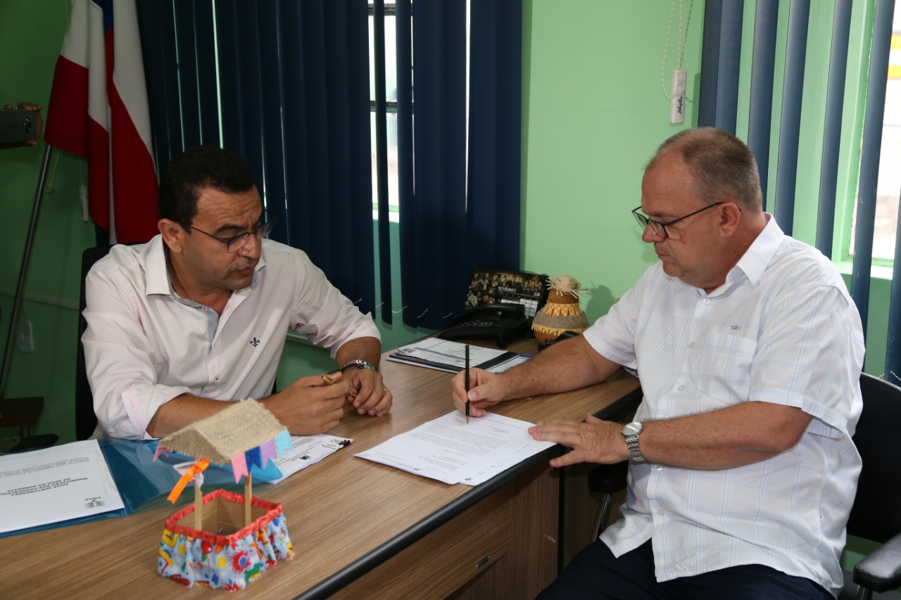 Belivaldo Chagas com o prefeito do município de Itapicuru 