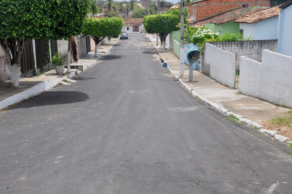 Moradores de Riachuelo comemoram pavimentação asfáltica executada pelo Governo do Estado / Fotos: Ascom/Seinfra