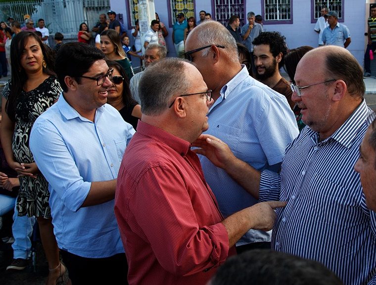 Fábio ao lado do governador em Poço Verde 