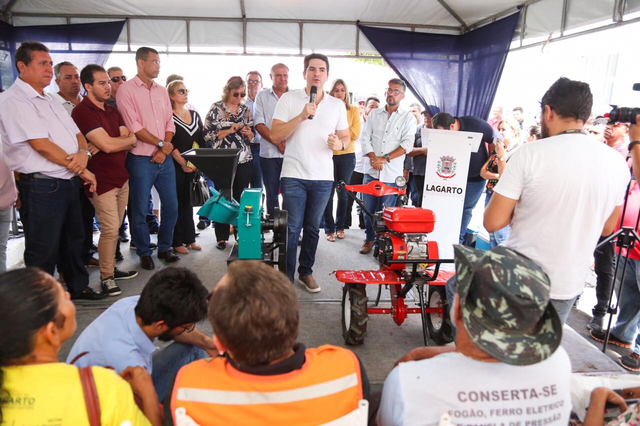 Gustinho e Hilda tentam pegar carona em projetos de André (Foto: ASCOM/ Lagarto)